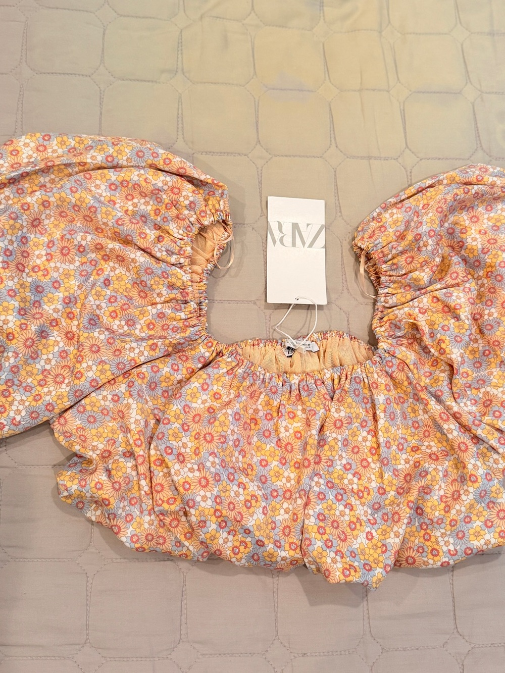 NWT Zara Yellow and Orange Floral Puff-Sleeve Crop Top with Ruffled Hem Small
